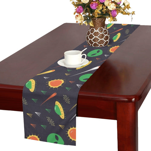 Alien Pattern Print Design 03 Table Runner