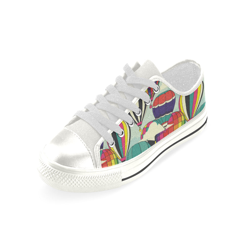 Hot Air Balloon Pattern Background Women's Low Top Canvas Shoes White