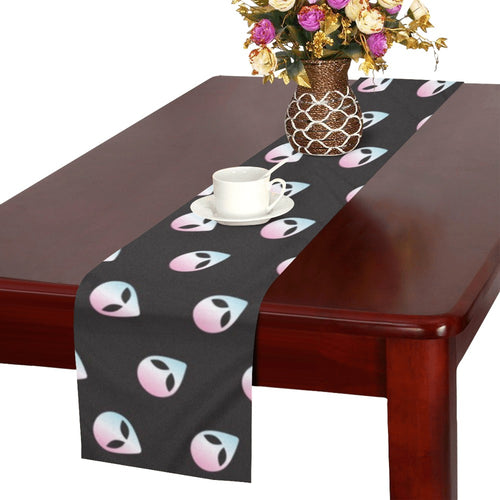 Alien Pattern Print Design 04 Table Runner