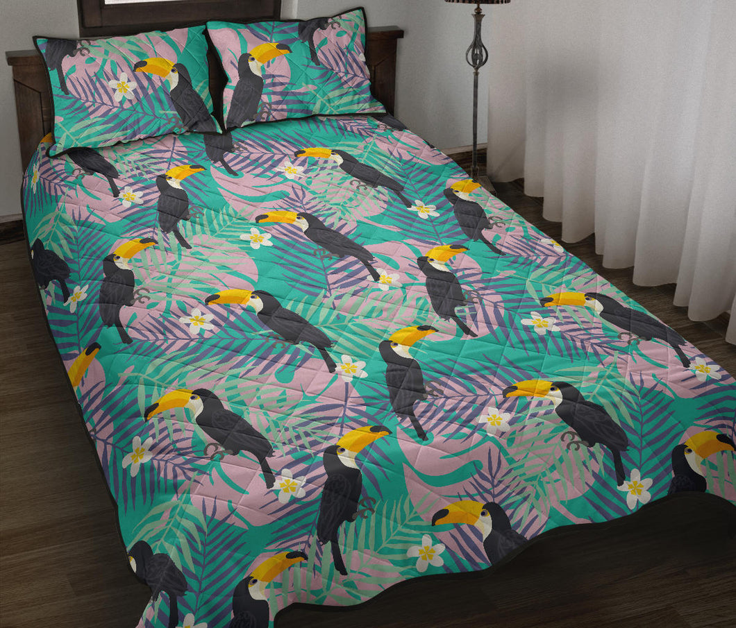 Toucan Pattern Background Quilt Bed Set