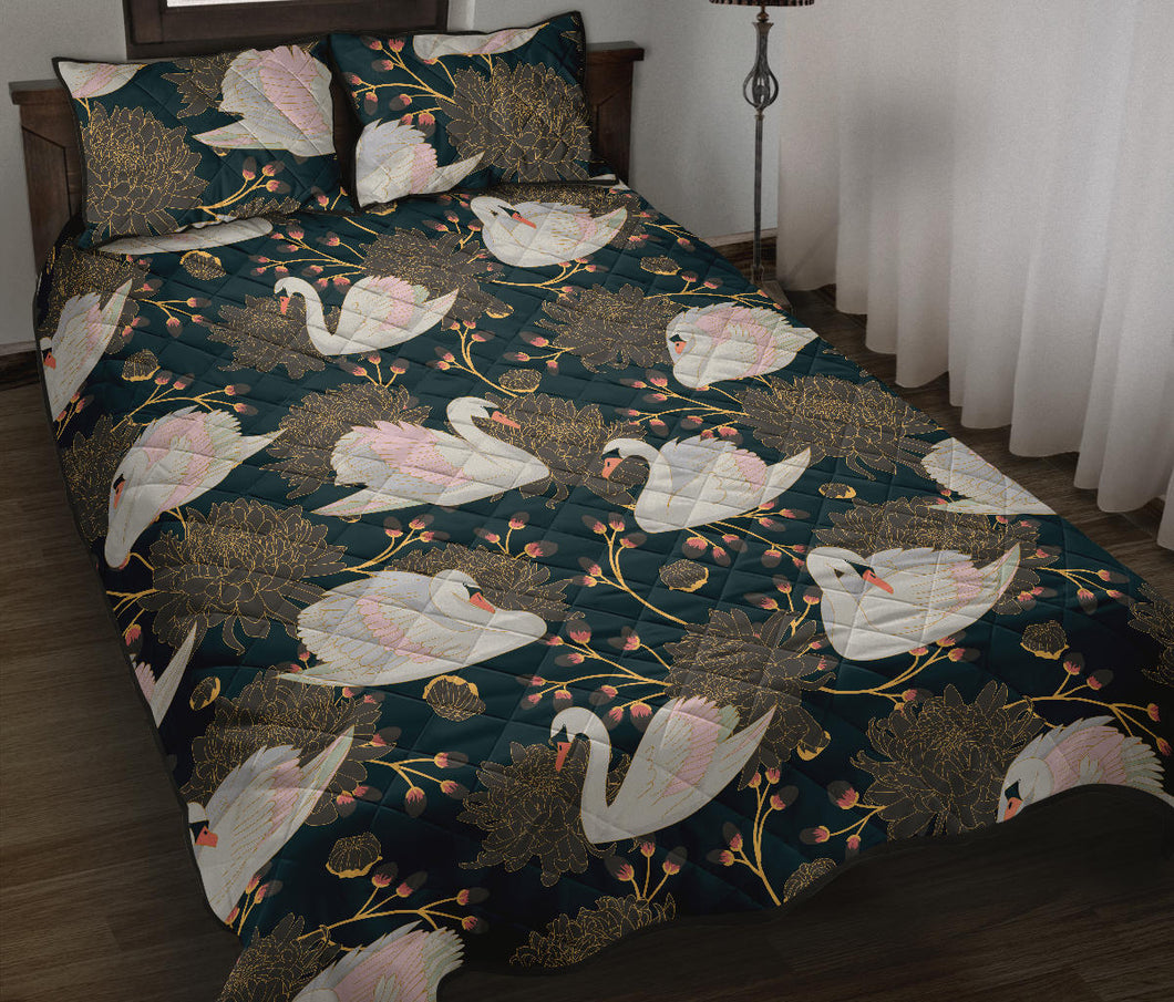 Swan Pattern Quilt Bed Set