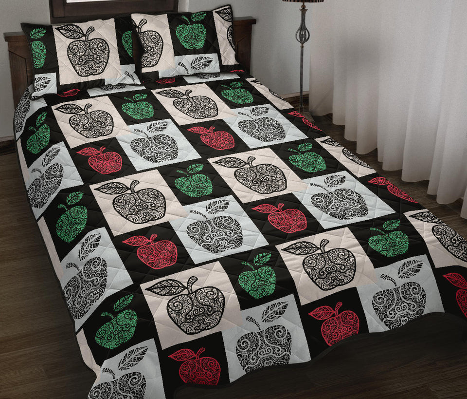 Apple Tribel Pattern Quilt Bed Set