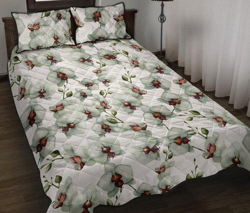 White Orchid Pattern Quilt Bed Set