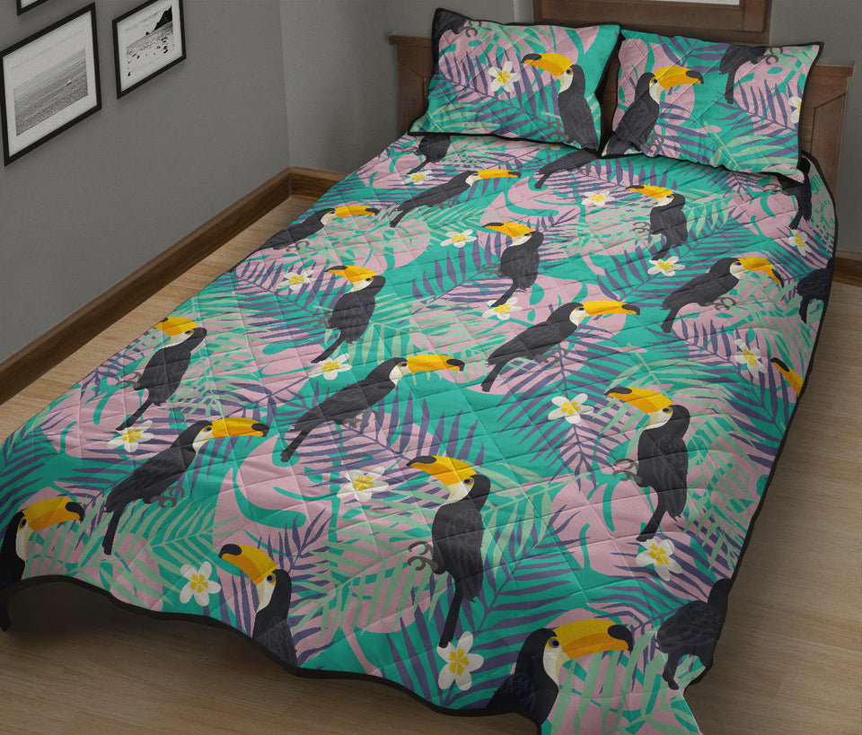 Toucan Pattern Background Quilt Bed Set