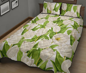 White Tulip Pattern Quilt Bed Set