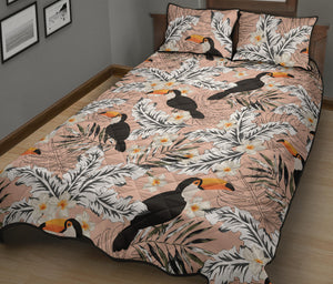 Toucan Theme Pattern Quilt Bed Set