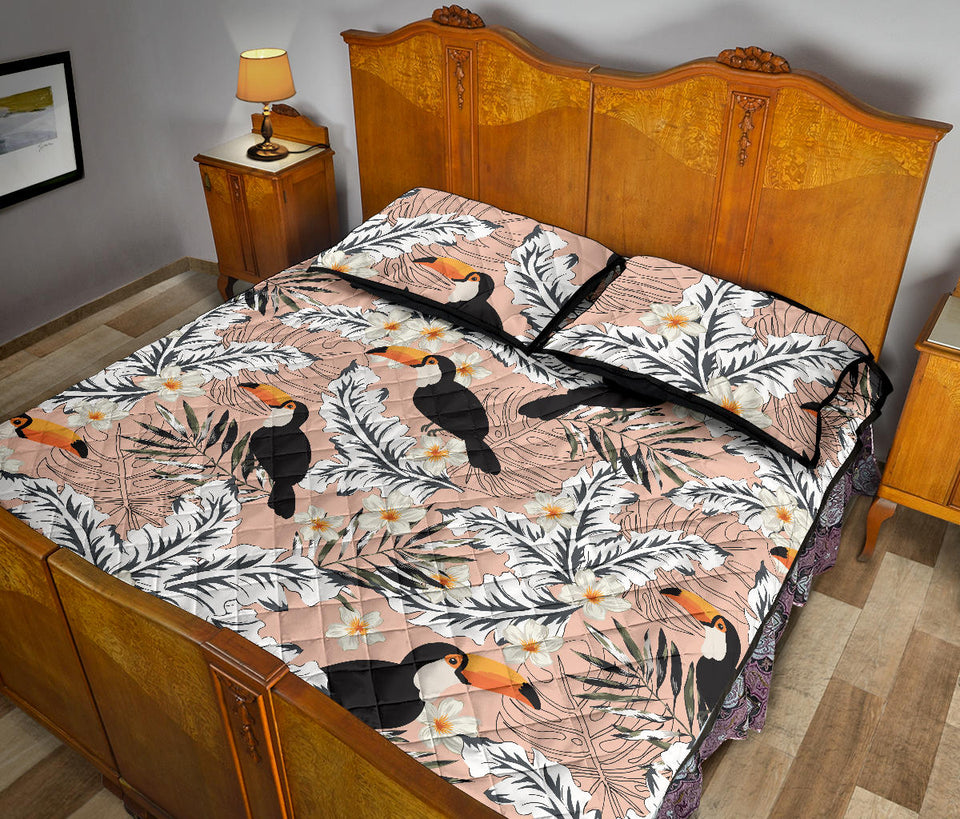 Toucan Theme Pattern Quilt Bed Set