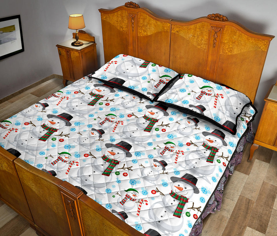 Snowman Pattern Background Quilt Bed Set