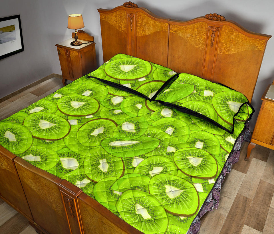 Sliced Kiwi Pattern Quilt Bed Set