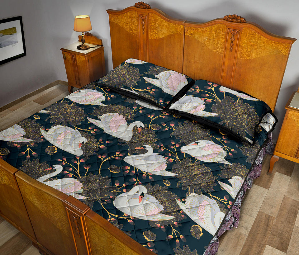 Swan Pattern Quilt Bed Set