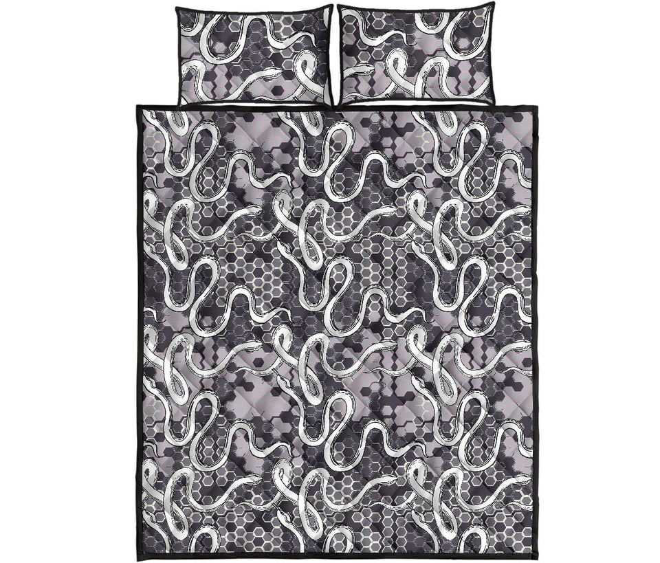 Snake Gray Pattern Quilt Bed Set